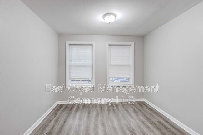 Building Photo - 2854 Oakley Ave