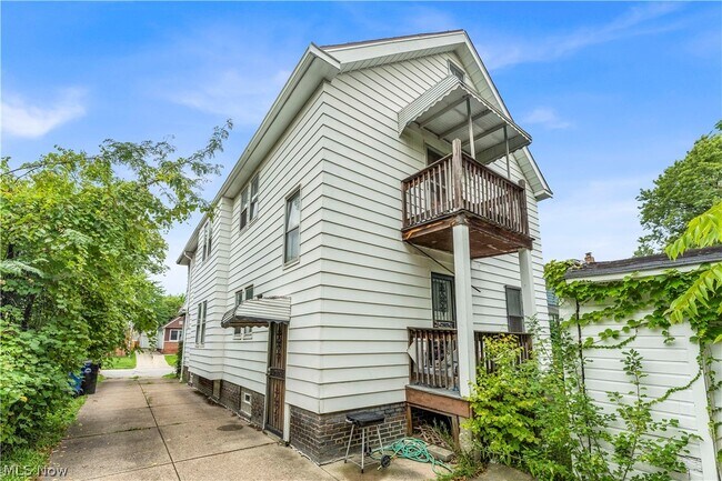 Building Photo - 1467 Larchmont Rd