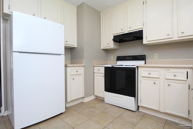 Building Photo - 7839 Coronet Way