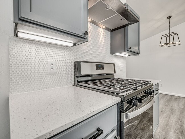 Building Photo - Charming Fully Renovated Home in Valencia ...