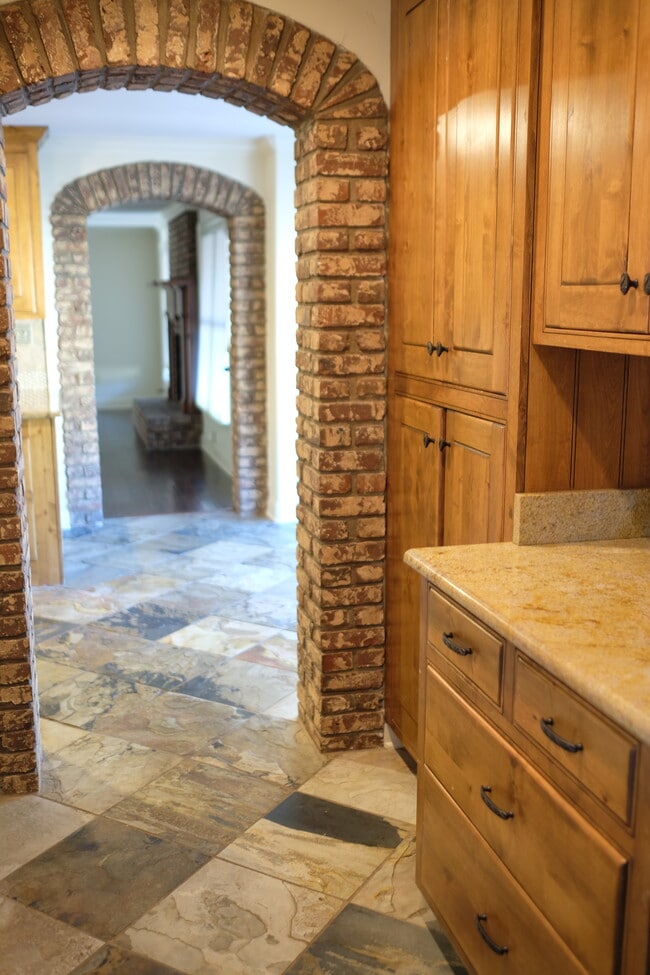 Building Photo - 3208 MS-309