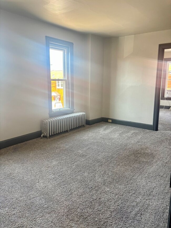 Building Photo - Duplex For Rent