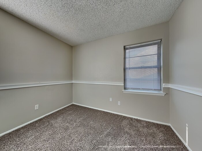 Building Photo - 2515 Wanda Dr