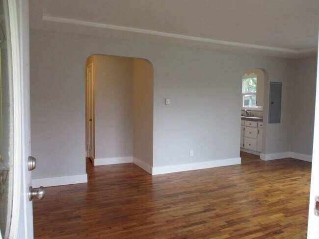 Building Photo - Charming 2 Bedroom 1 bath in Tacoma