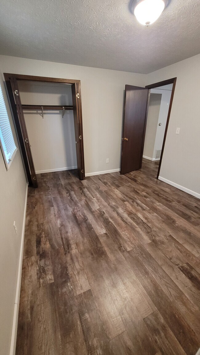 Building Photo - 908 1st St