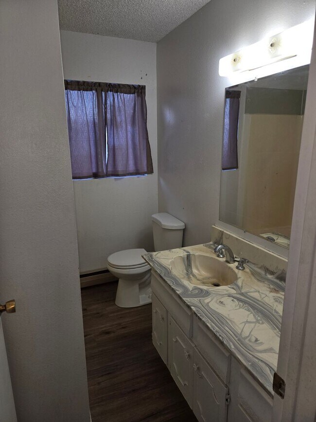 Building Photo - 406 West Ave