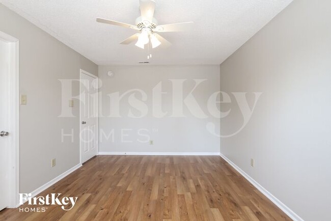 Building Photo - 1605 Howell Dr