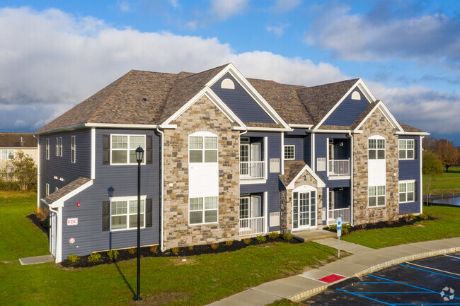 Building Photo - Main Rd Apartments