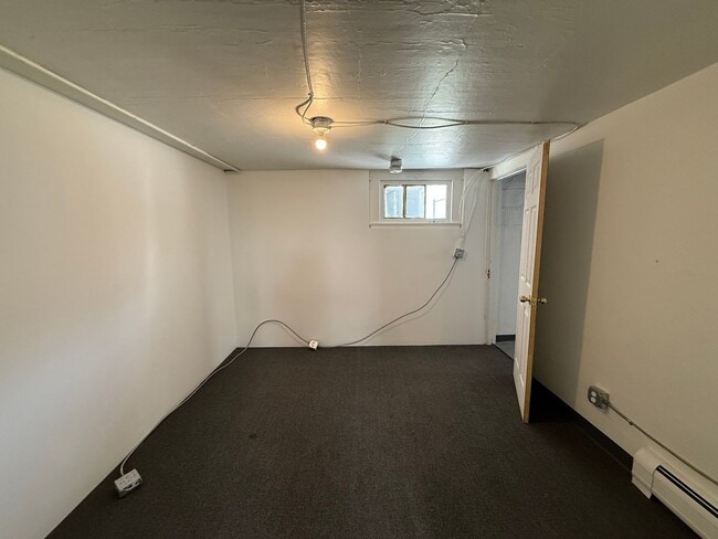 Building Photo - Three bedrooms, one bathroom, pet friendly, one car detached garage!