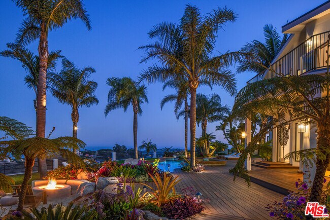 Building Photo - 5868 Zumirez Dr