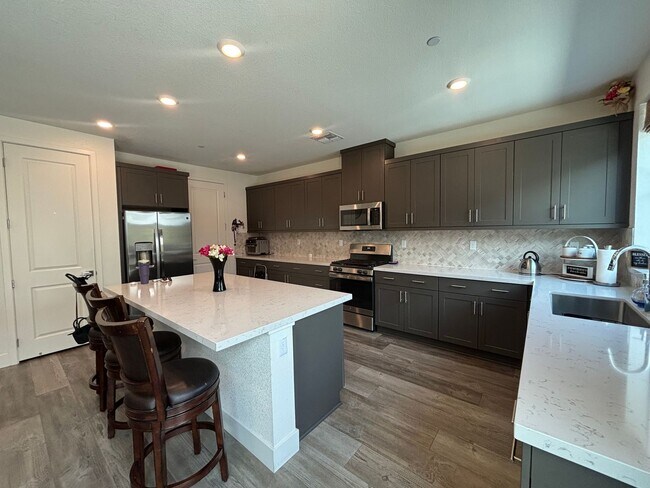 Building Photo - 5854 Maroon Pl
