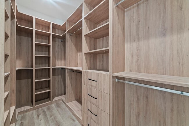 Building Photo - 1314 NE 13th Ave