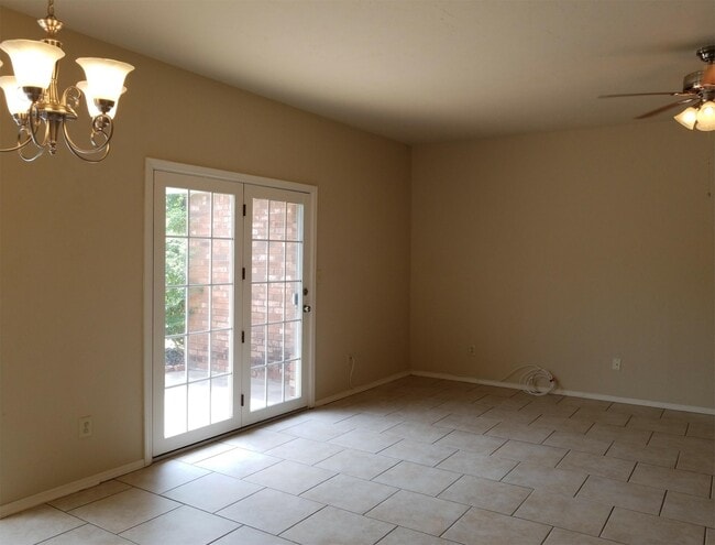 Building Photo - 6828 NW Crestwood Dr