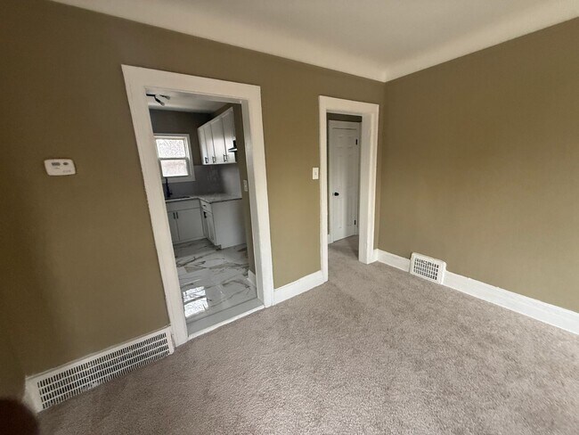 Building Photo - 15512 Mendota St