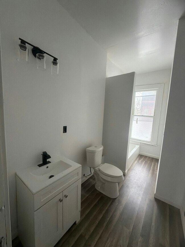 Building Photo - 2618 Collingwood Blvd