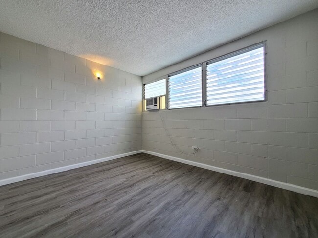 Building Photo - Available Now | Unfurnished 1 Bedroom, 1 Bath 2nd Floor Walk-up with 1 Assigned Parking Stall