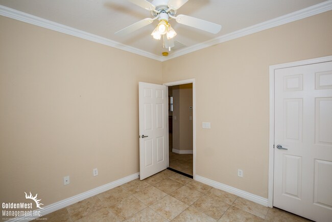 Building Photo - Inviting 3Bdm 2Ba Single-Story Home in Henderson! 55 Plus Community.