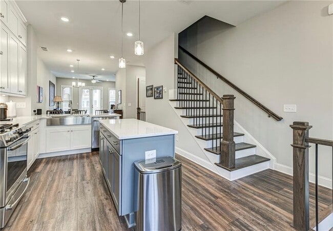 Building Photo - 4321 Parkside Pl