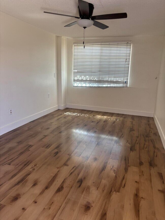 Building Photo - 83632 Manzanita Ave