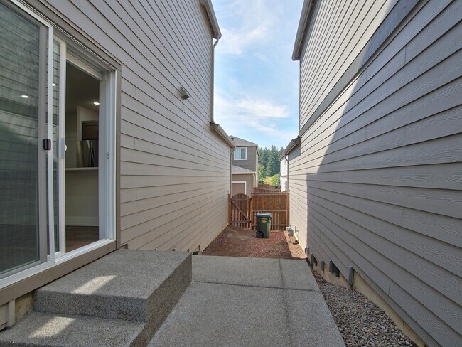 Building Photo - 15212 NW Cosmos St