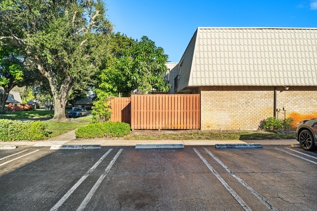 Building Photo - 1700 Embassy Dr