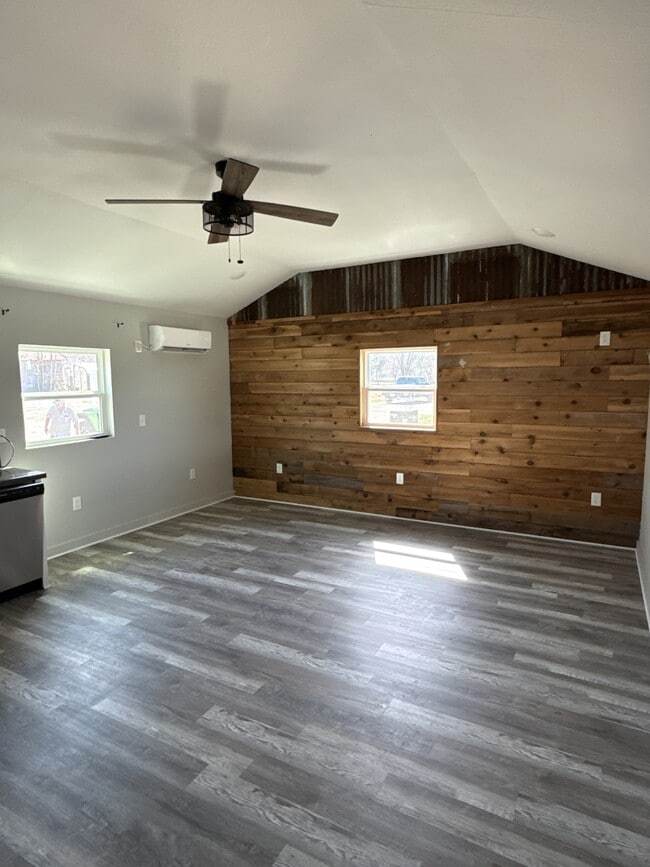 Building Photo - 279 Private Rd