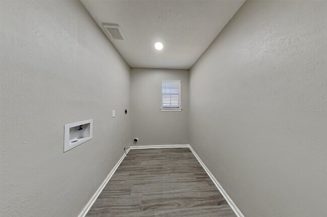 Building Photo - 8415 Sparkling Springs Dr