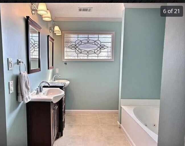Building Photo - 773 Bradley Cove
