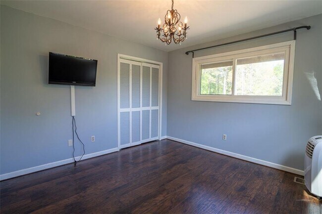 Building Photo - 1540 Magnolia Pl