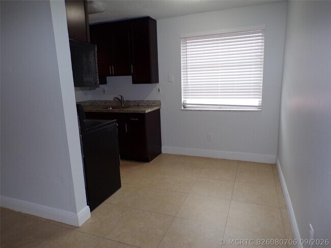 Building Photo - 1505 N 57th Terrace