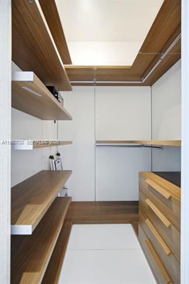 Building Photo - 17121 Collins Ave