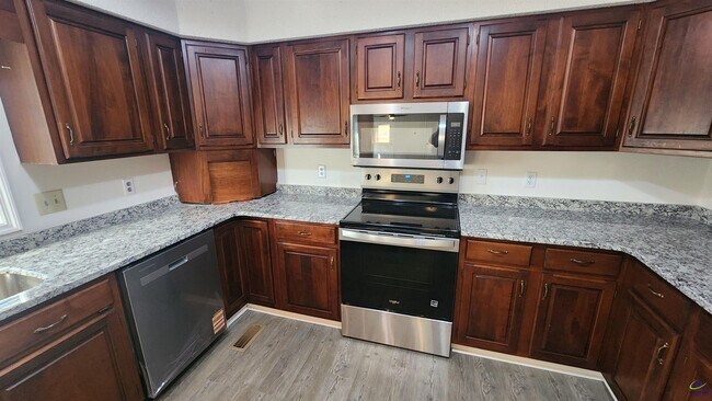 Building Photo - 114 Van Dr