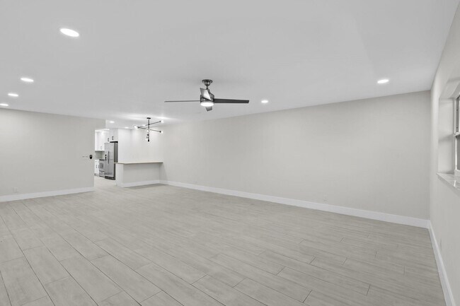 Building Photo - 1339 Ave