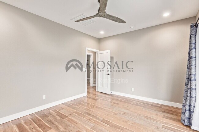 Building Photo - 5009 S 11th Pl