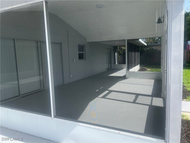 Building Photo - 2203 Santiago Ave