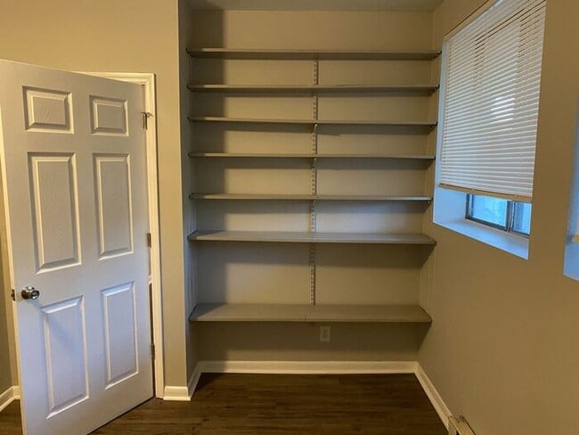 Building Photo - 1 Bed / 1 Bath Renovated Condo in South Nashville! Close to laundry! Surrounded by woods!