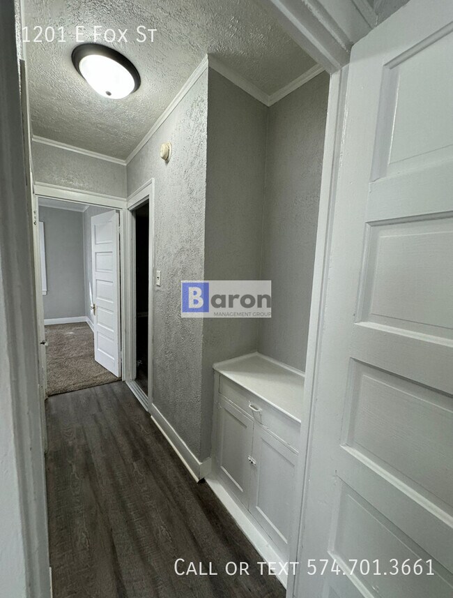 Building Photo - 1201 E Fox St