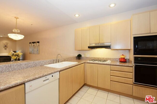 Building Photo - 117 N Gale Dr