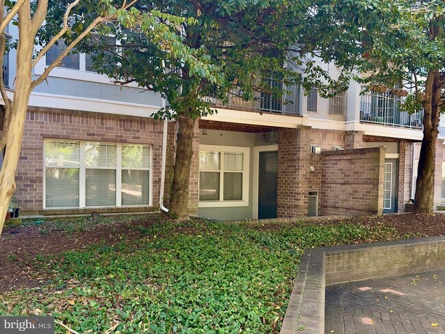 Building Photo - 5563 Seminary Rd
