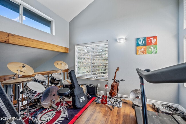 Building Photo - 1207 N Arrowhead Dr