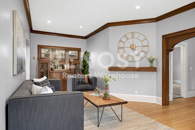 Building Photo - Available July 1st 5 Bedroom 2 Bath Single Family Home in Robbinsdale