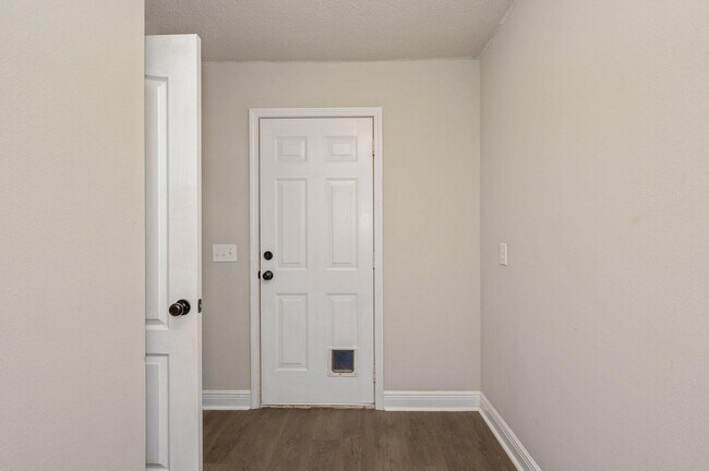 Building Photo - 654 Territory Ln