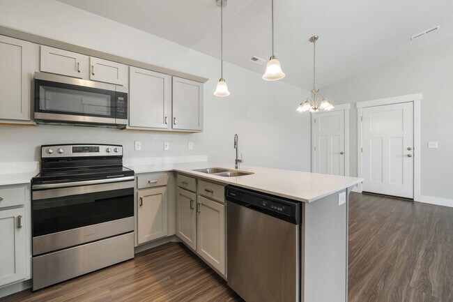 Building Photo - Modern 3-Bedroom Condo in Prime Riverton L...
