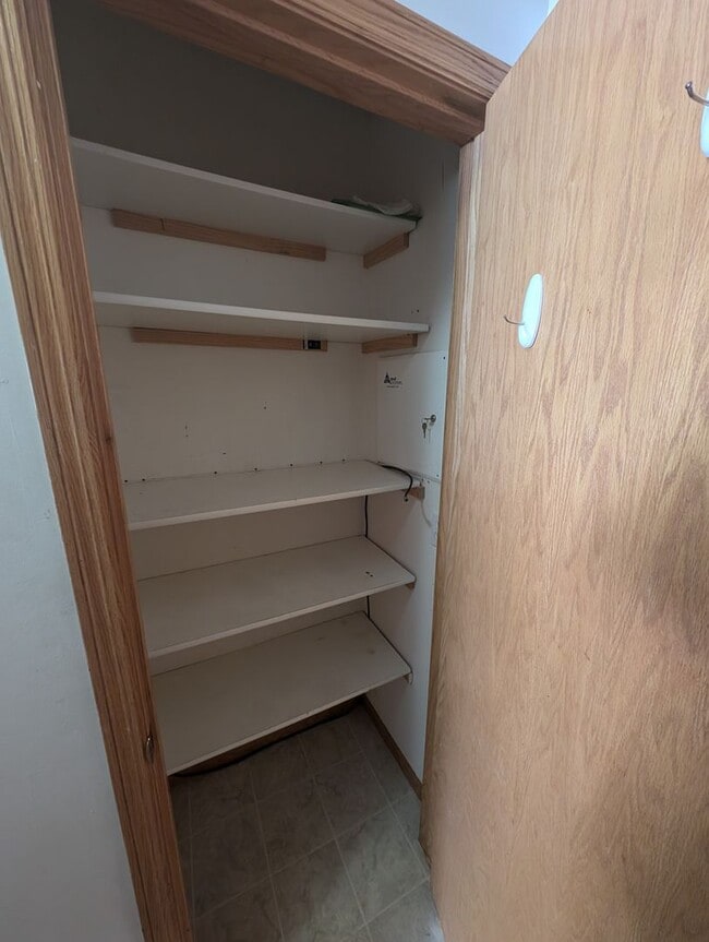 Building Photo - Updated 3BR Townhome in Eagan – Close to S...
