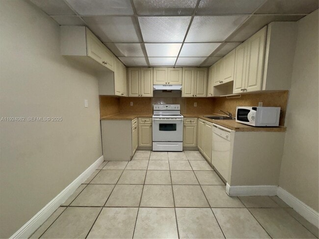Building Photo - 6930 Miami Gardens Dr
