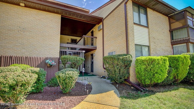 Building Photo - 59 Amberly Dr