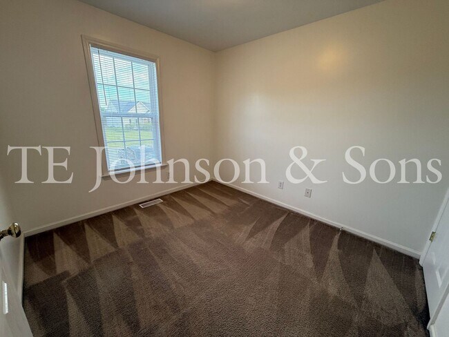 Building Photo - Charming 3-Bedroom Home with Modern Comfor...