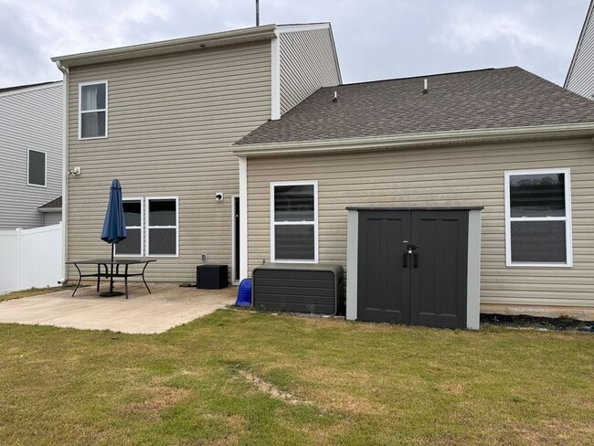 Building Photo - 4BR 2.5Bath Beauty in High Point