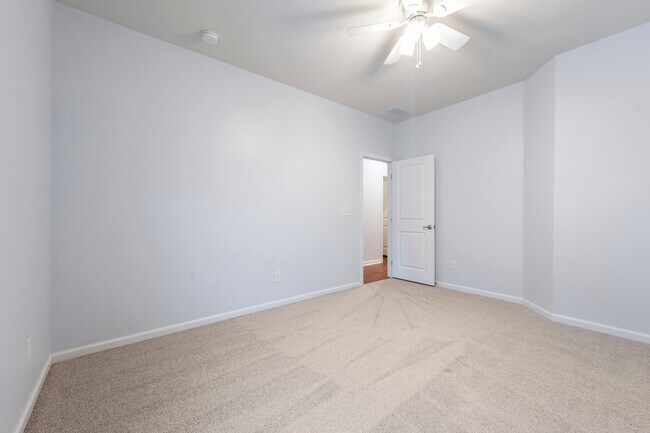 Building Photo - 586 Harrison Dr NW