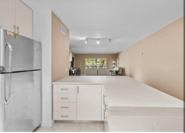 Building Photo - 8511 Old Country Manor